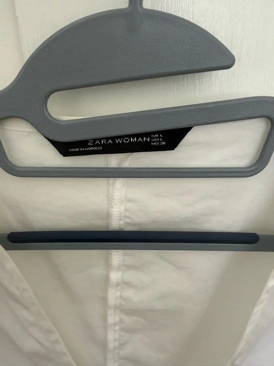 Zara White V-Neck Top with Lace Short Sleeves - Picture 3 of 4